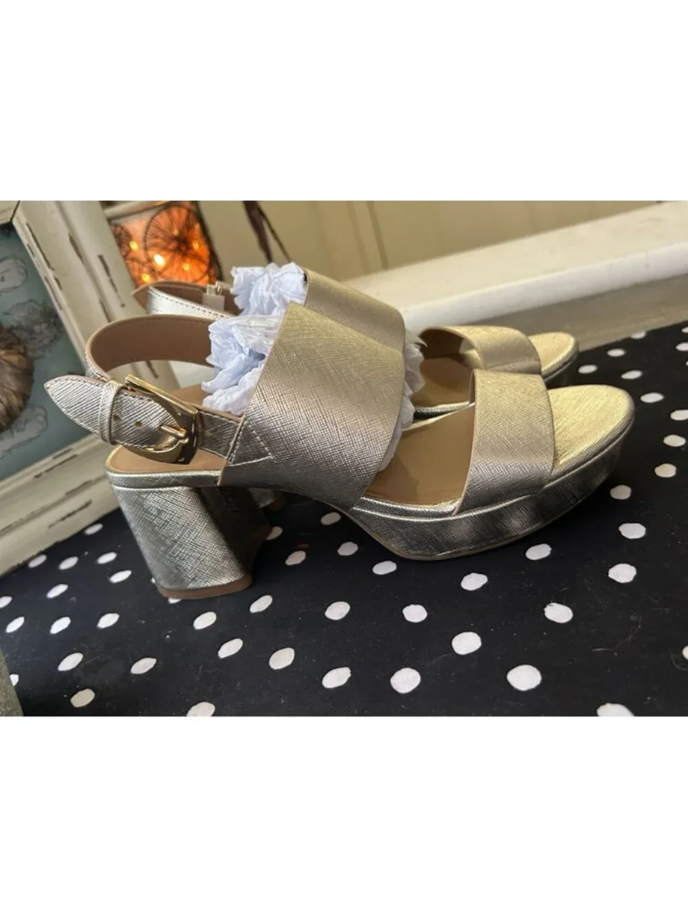 Aerosoles Camilia Platform Sandals Women's Size 7 Gold Metallic Textured EUC